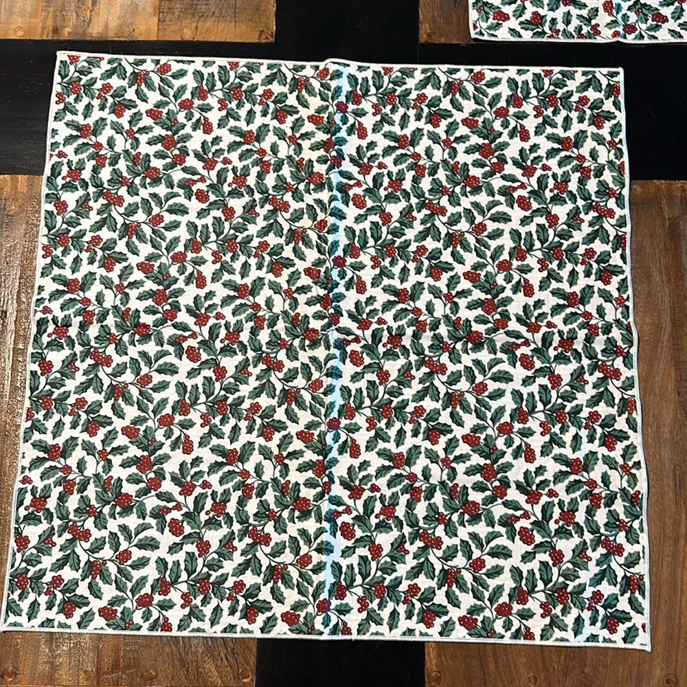 Longaberger traditional holly reversible fabric squares w/ Chilly Snowman Tie-on - Picture 6 of 7